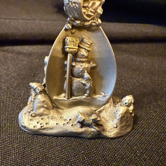 Set of 2 Fort Pewter Christmas spoons with Pewter stands - Picture 6 of 11